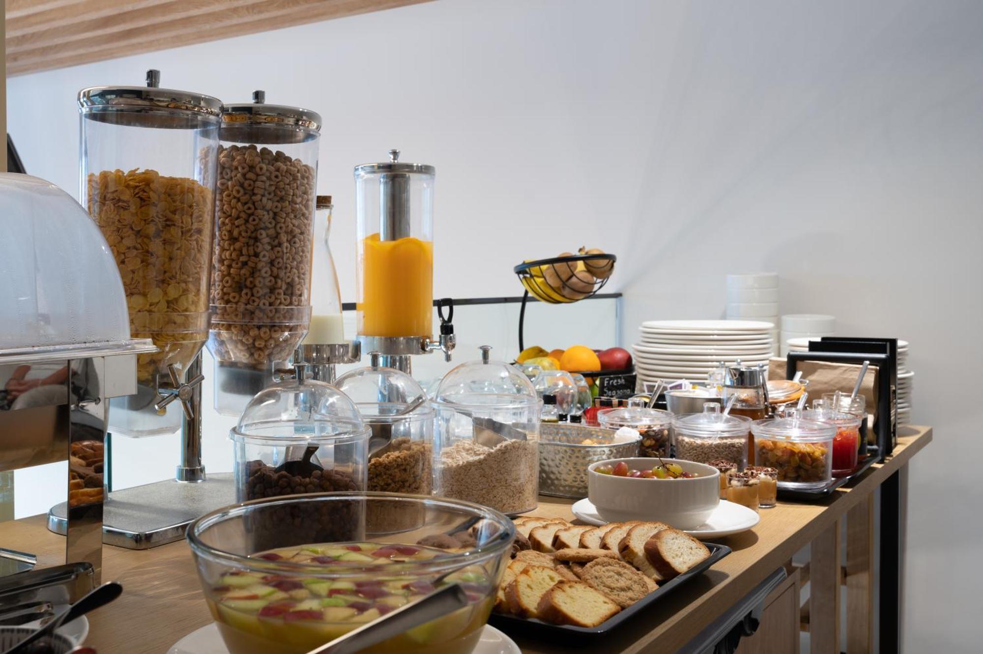 Nema Hotel Атина Екстериор снимка
