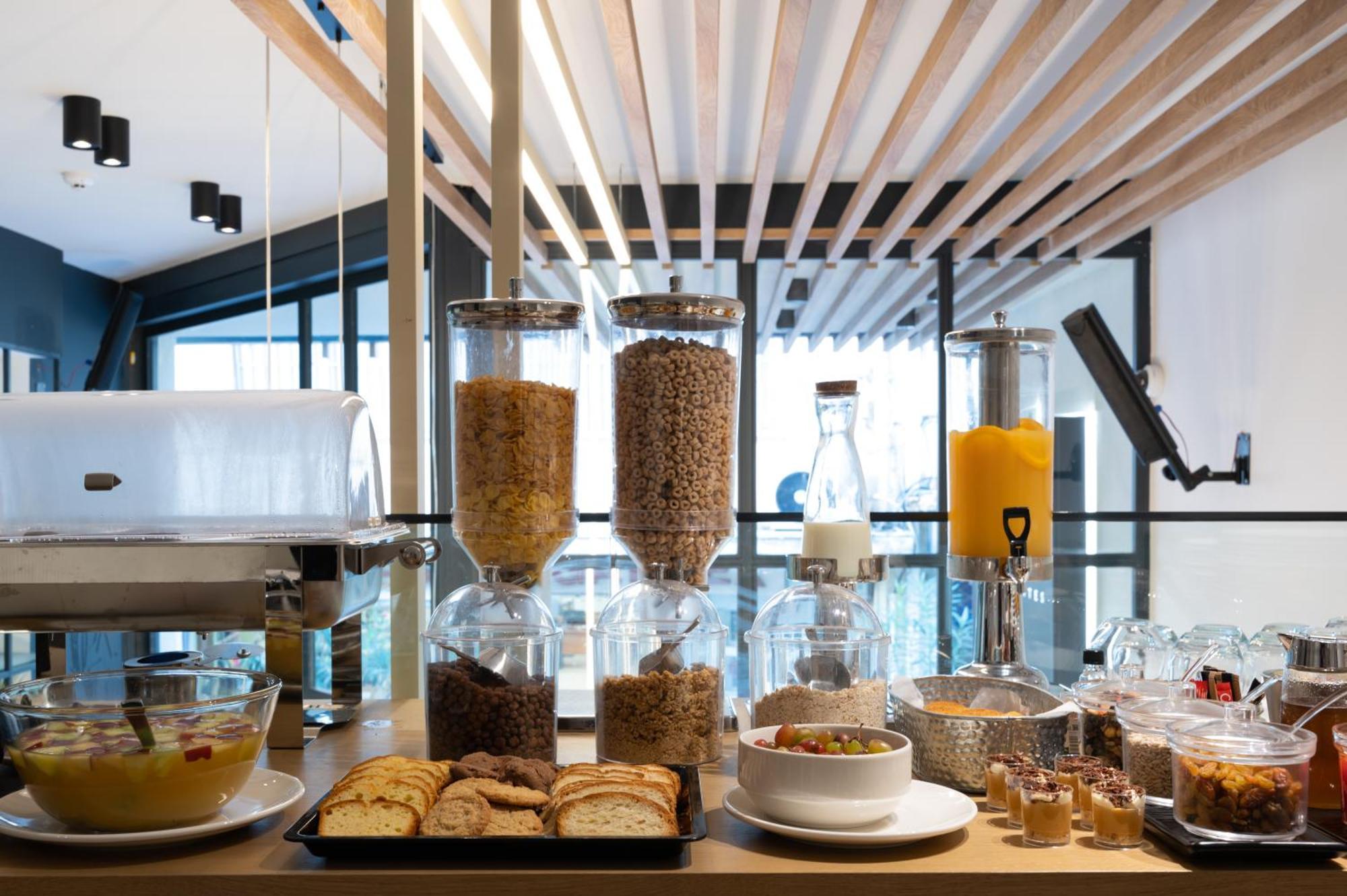 Nema Hotel Атина Екстериор снимка