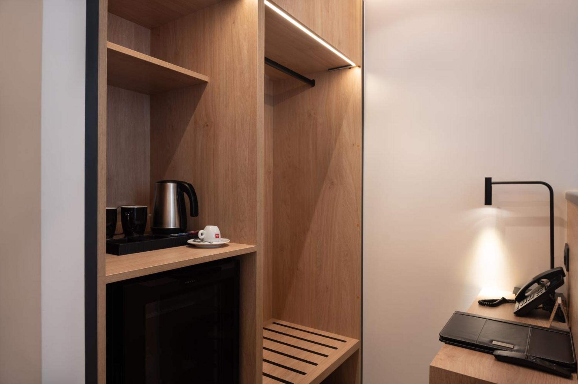 Nema Hotel Атина Екстериор снимка